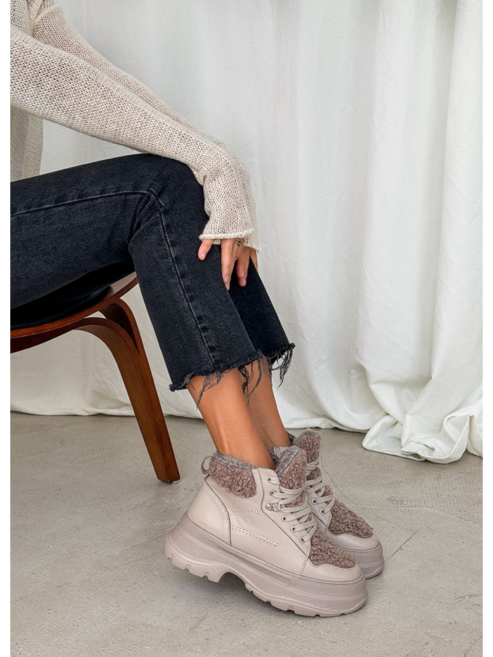 Жіночі шкіряні черевики Тедді на шнурівці (хутро) кавового кольору 35249