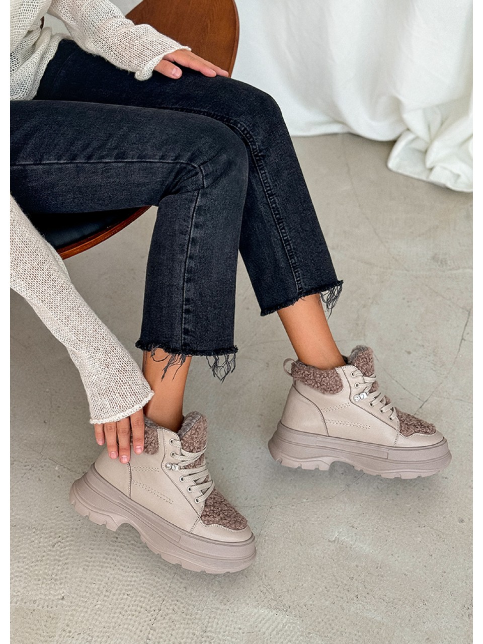 Жіночі шкіряні черевики Тедді на шнурівці (хутро) кавового кольору 35249