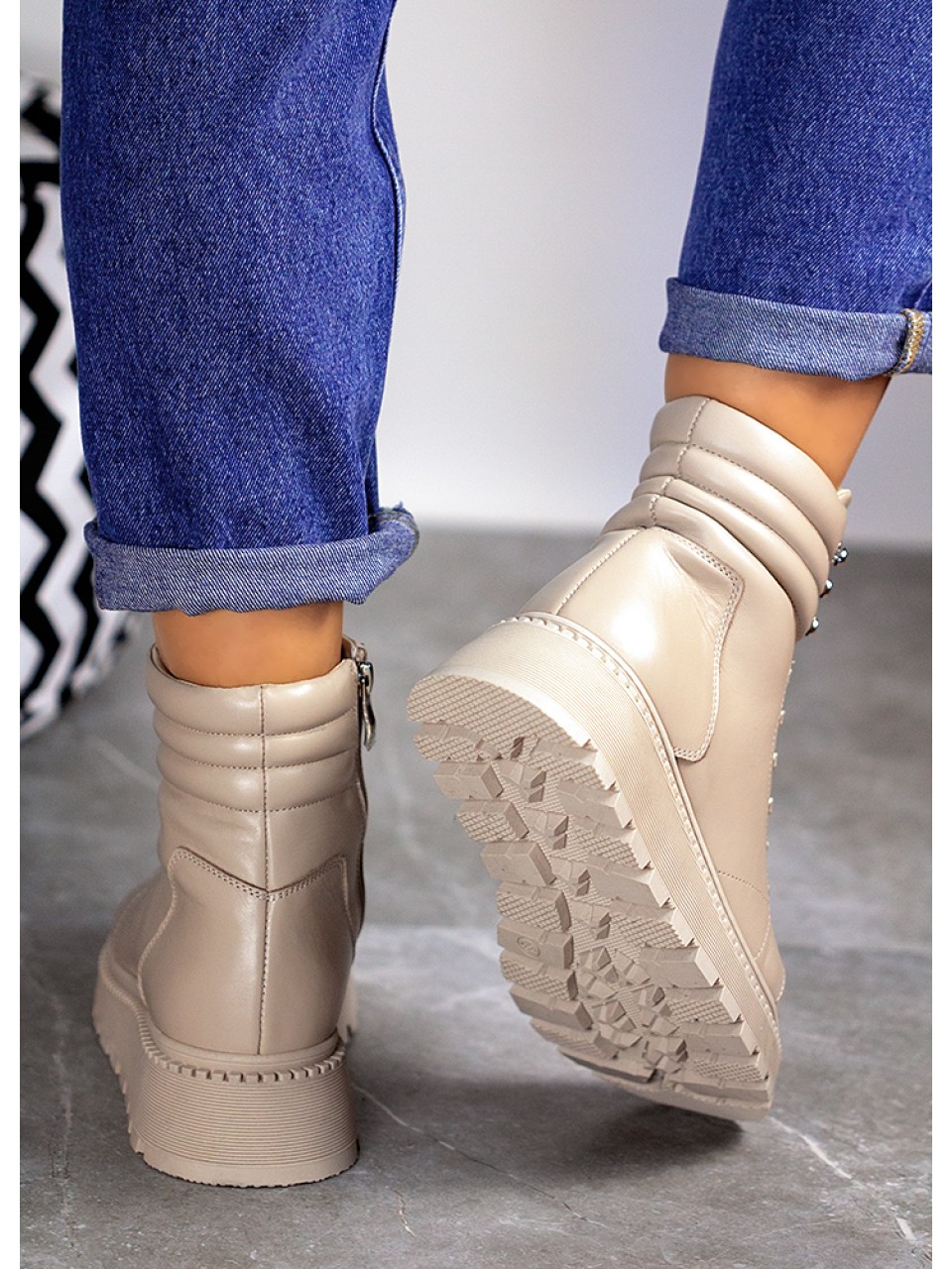 Жіночі шкіряні черевики (хутро) на шнурівці кавового кольору 35251