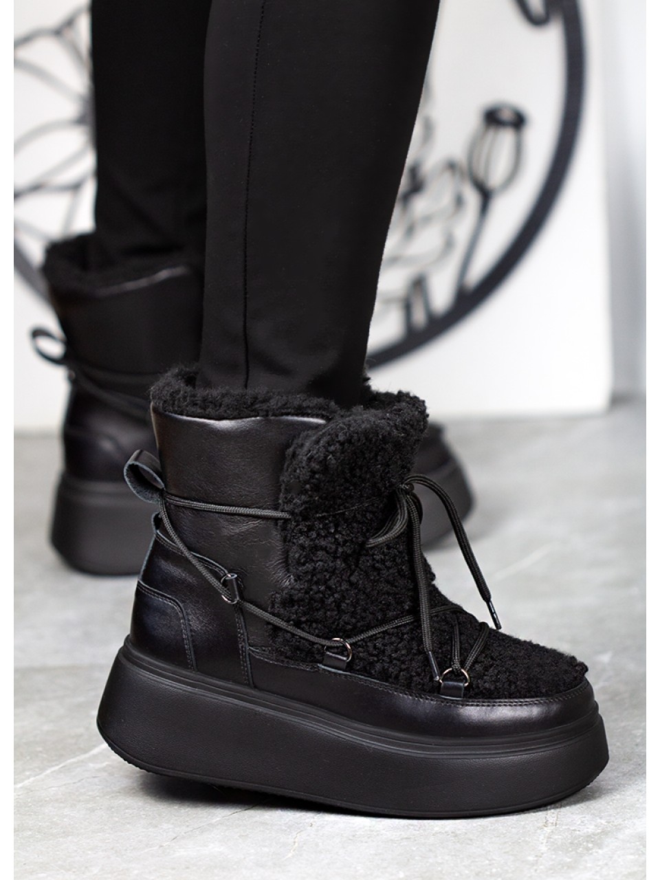 Жіночі шкіряні черевики Тедді на шнурівці (хутро) чорного кольору 34981