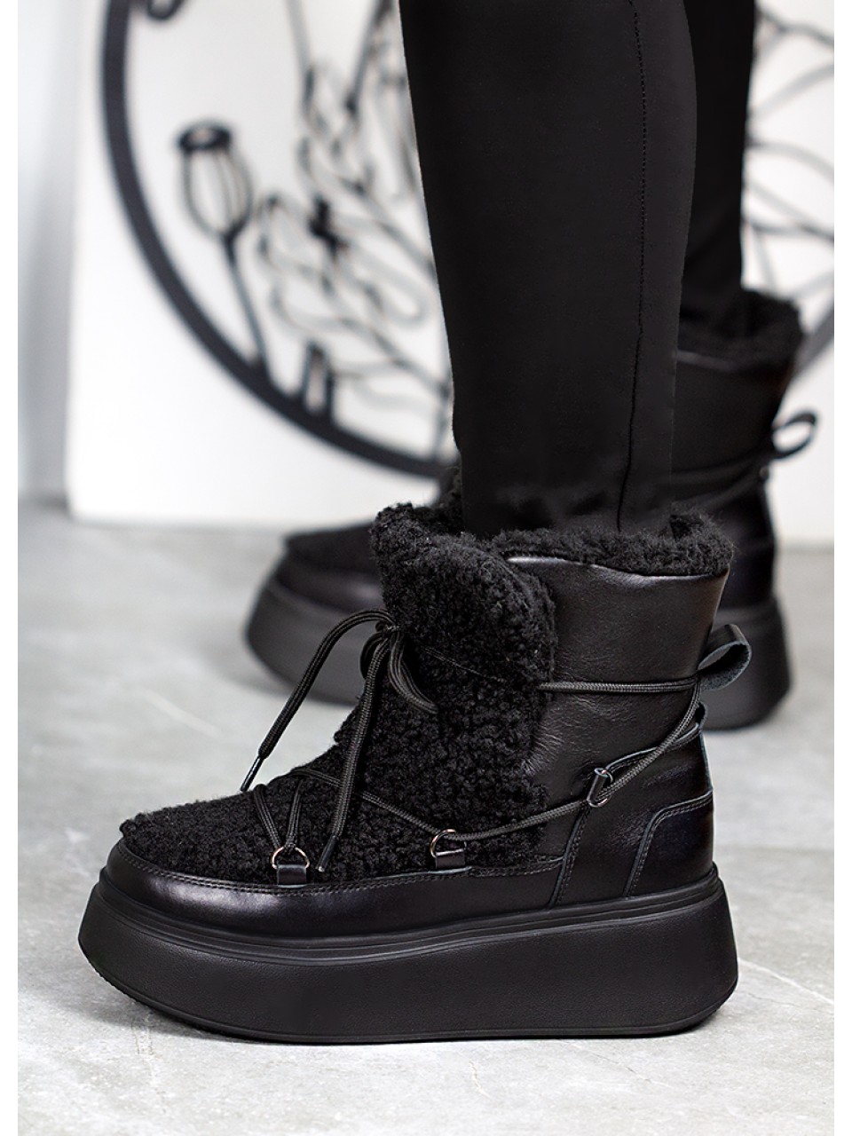 Женские кожаные ботинки Тедди на шнуровке (цигейка) черного цвета 34980