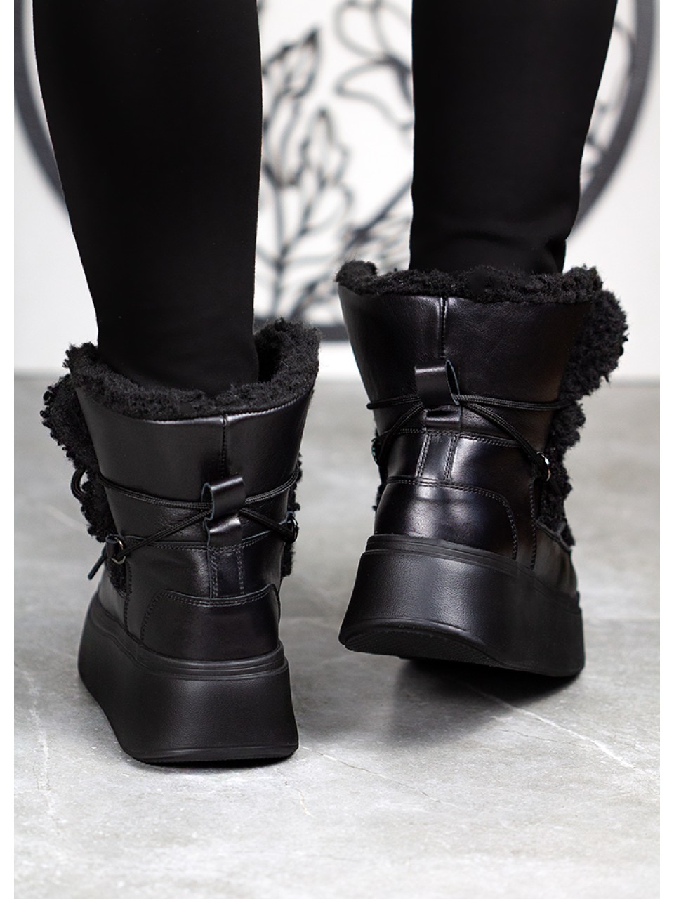 Женские кожаные ботинки Тедди на шнуровке (цигейка) черного цвета 34980