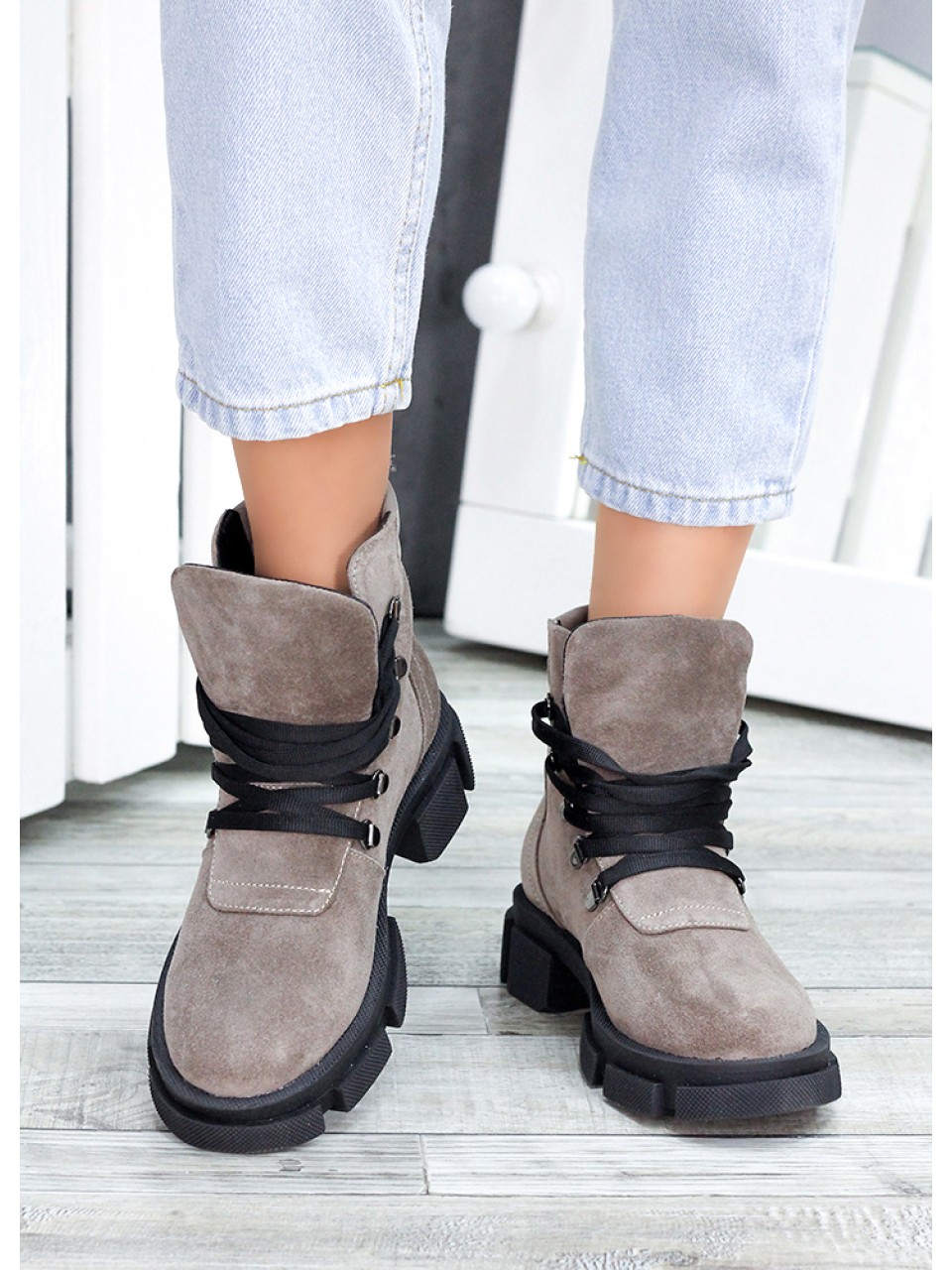 Жіночі замшеві черевики трапери (байка) кольору лате 34829