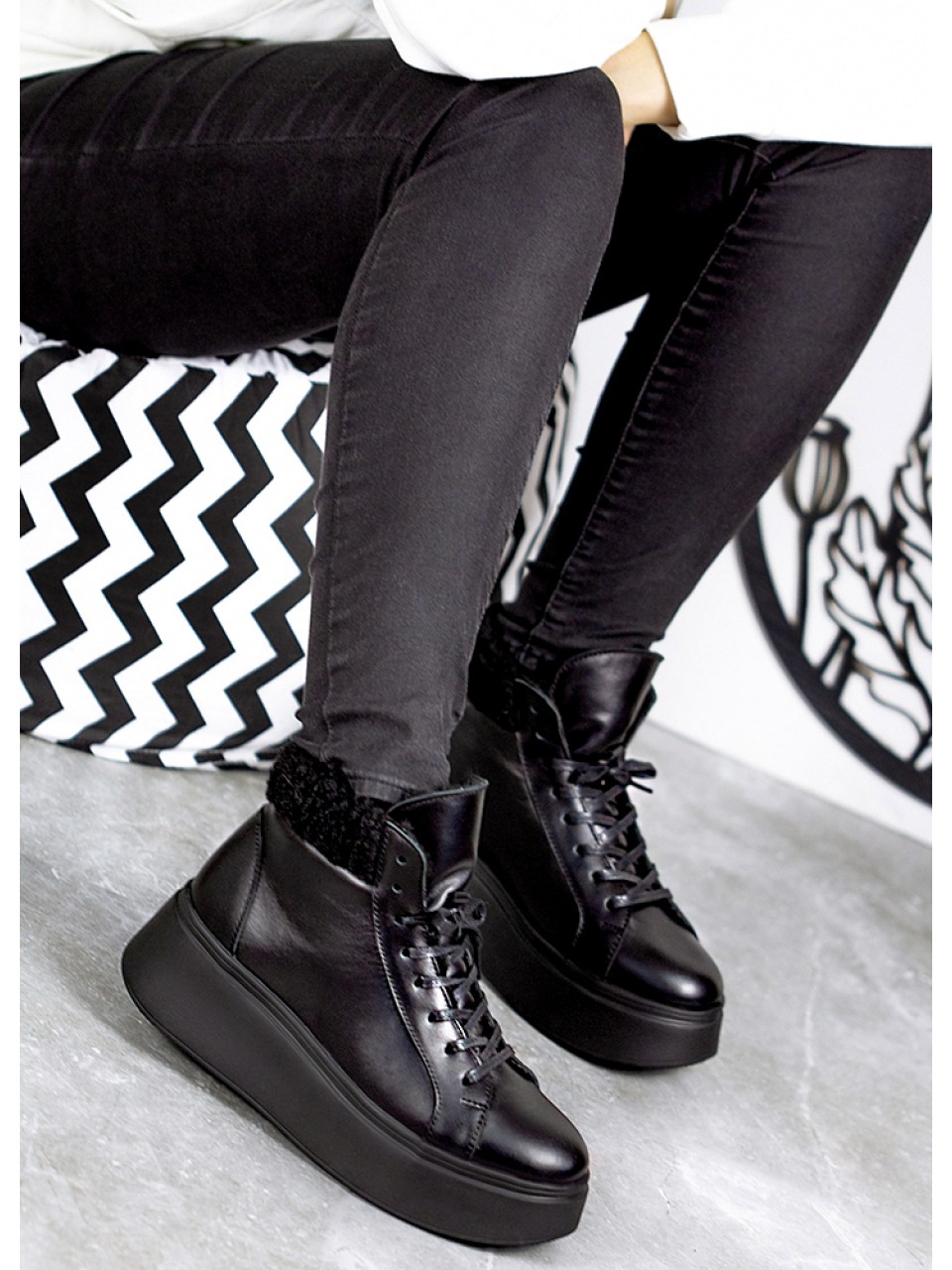 Жіночі шкіряні черевики Тедді (байка) чорного кольору 34977