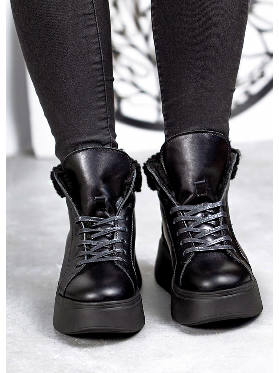 Жіночі шкіряні черевики Тедді (байка) чорного кольору 34977