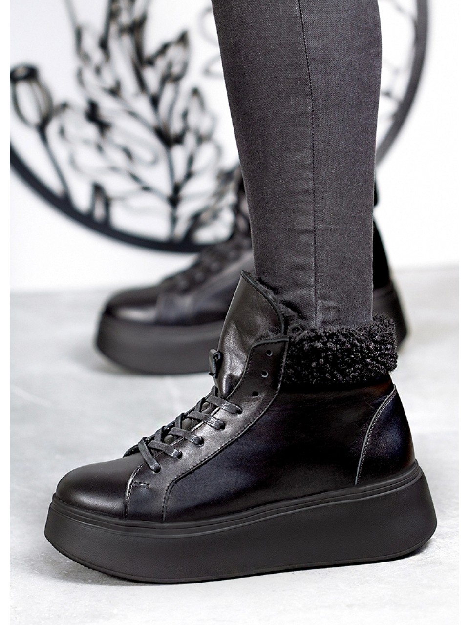 Жіночі шкіряні черевики Тедді (байка) чорного кольору 34977