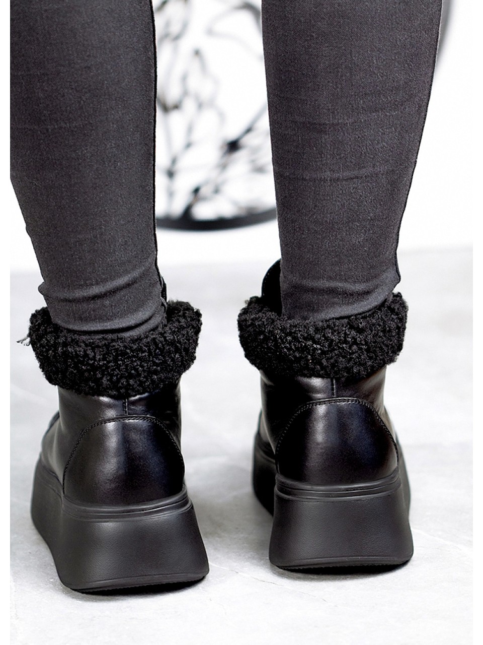 Жіночі шкіряні черевики Тедді (байка) чорного кольору 34977