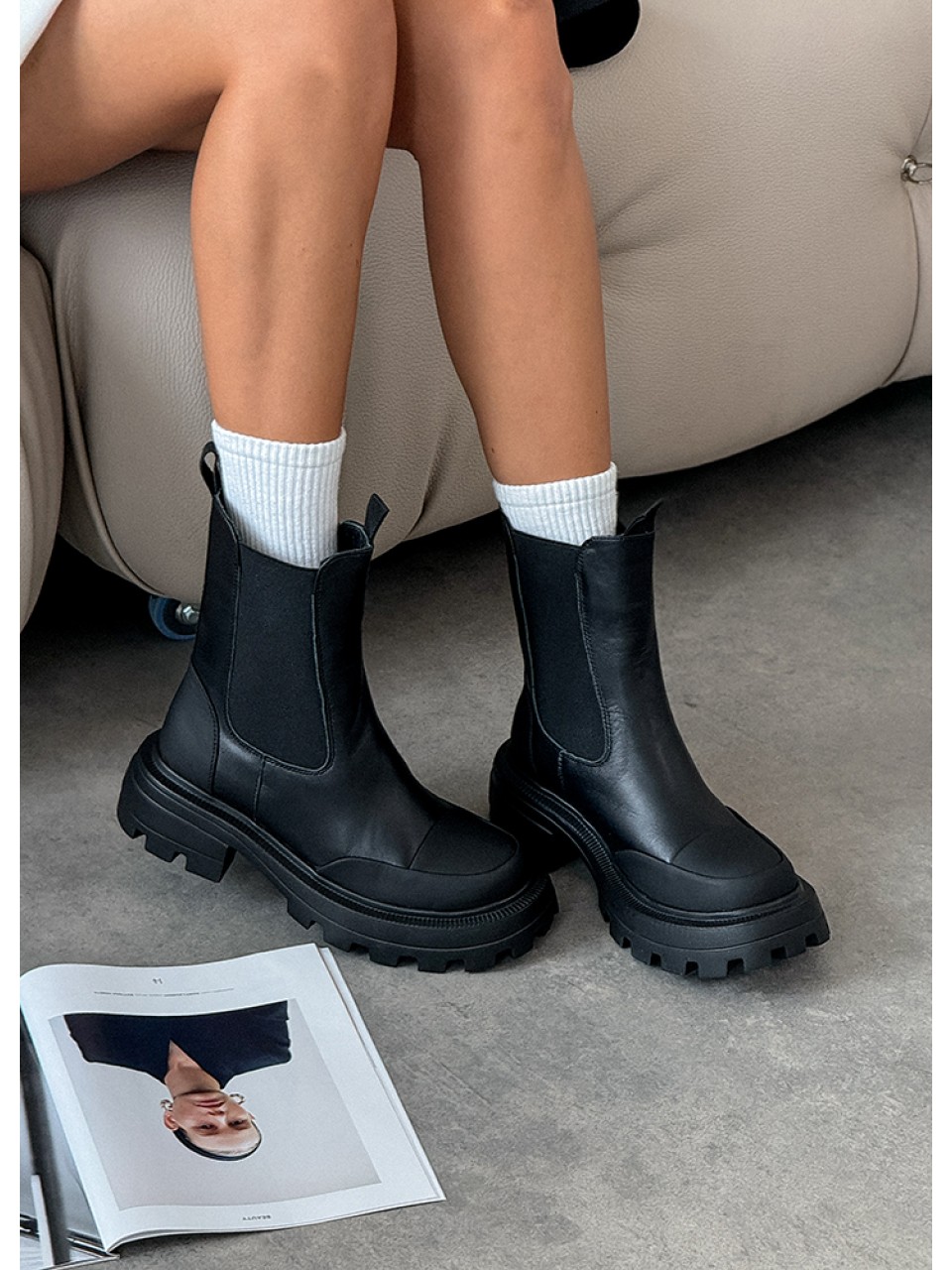 Женские кожаные ботинки с резинкой (байка) черного цвета 34972