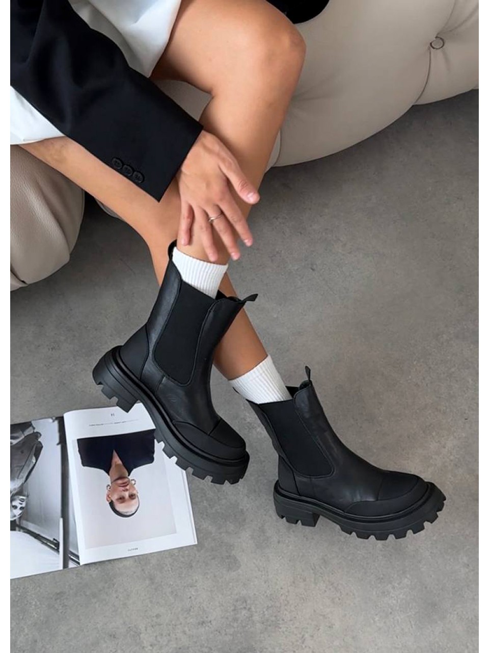 Женские кожаные ботинки с резинкой (байка) черного цвета 34972