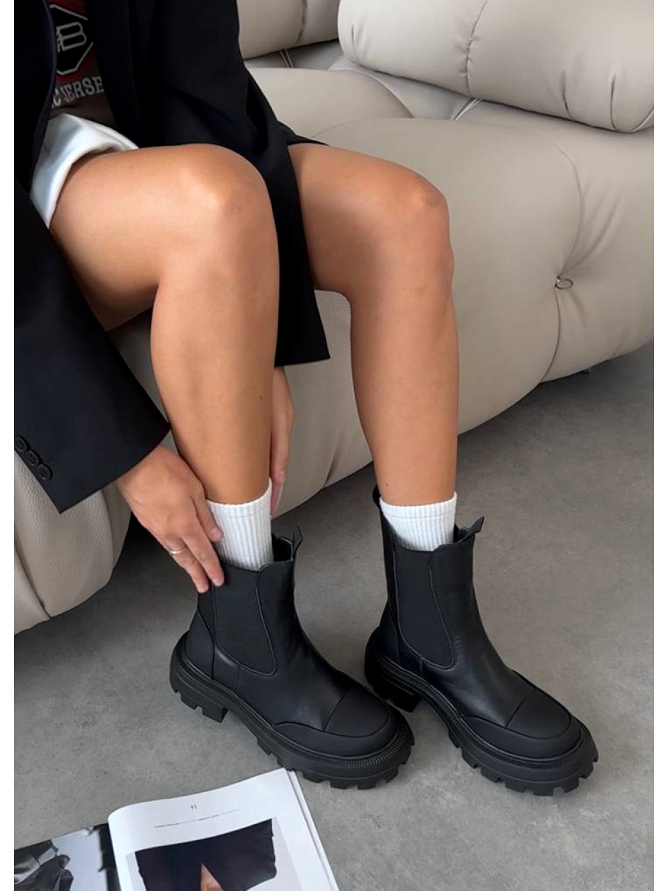 Женские кожаные ботинки с резинкой (байка) черного цвета 34972