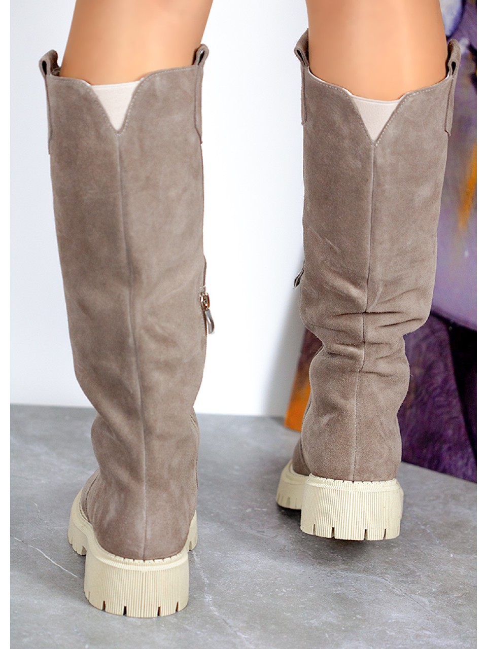 Женские сапоги из натуральной замши (Европейка) бежевого цвета 34861