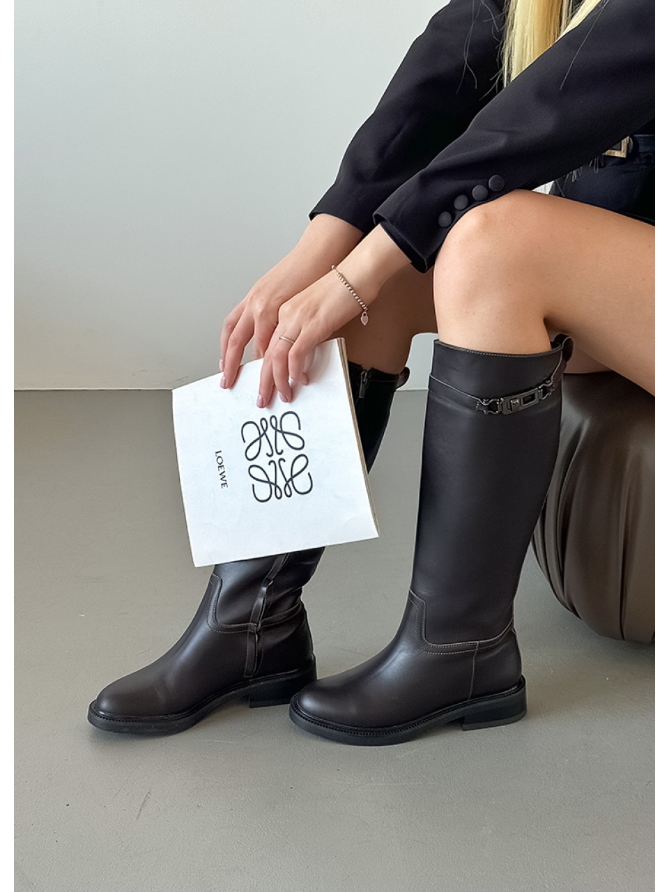 Жіночі шкіряні чоботи (байка) коричневого кольору 34858