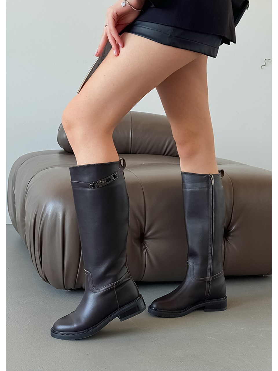 Жіночі шкіряні чоботи (байка) коричневого кольору 34858