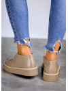 Жіночі шкіряні короткі черевики на байці бежевого кольору 34898