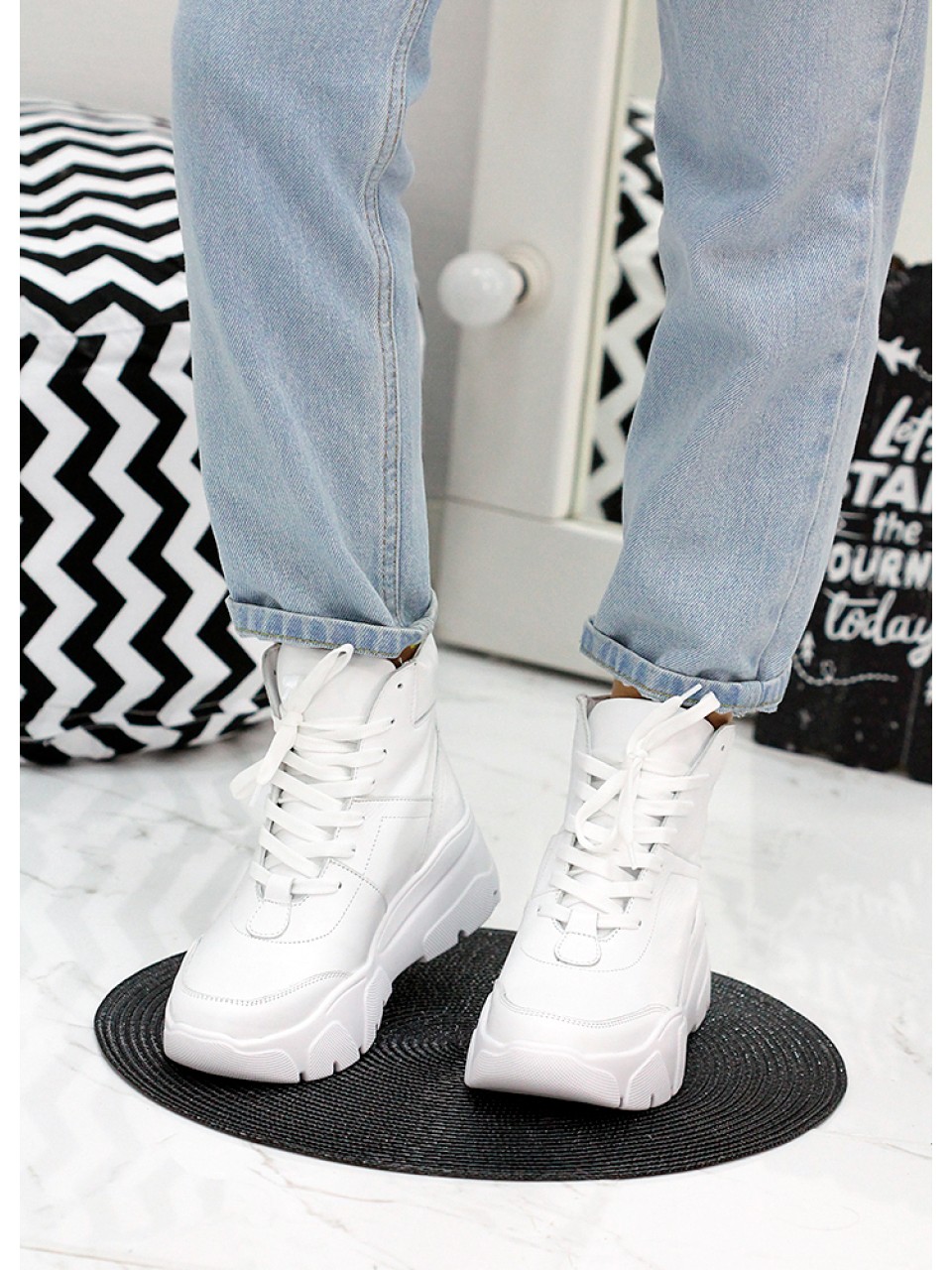 Жіночі шкіряні спортивні черевики (байка) білого кольору 35180