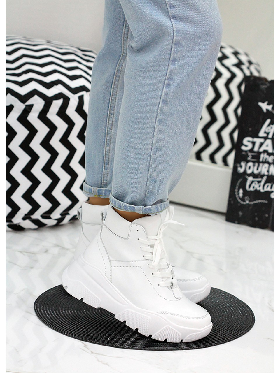 Жіночі шкіряні спортивні черевики (байка) білого кольору 35180