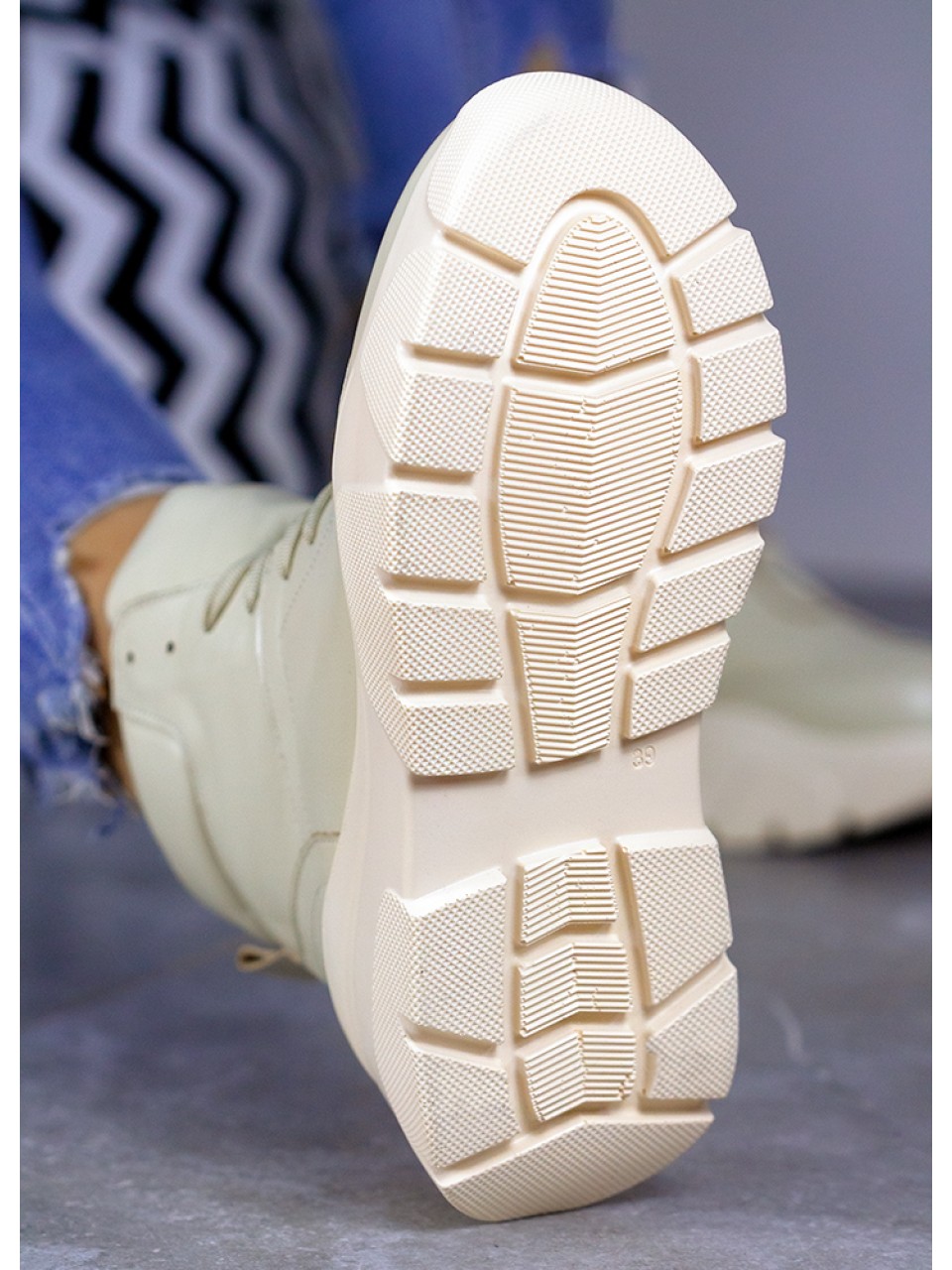 Жіночі шкіряні спортивні черевики (хутро) білого кольору 35112