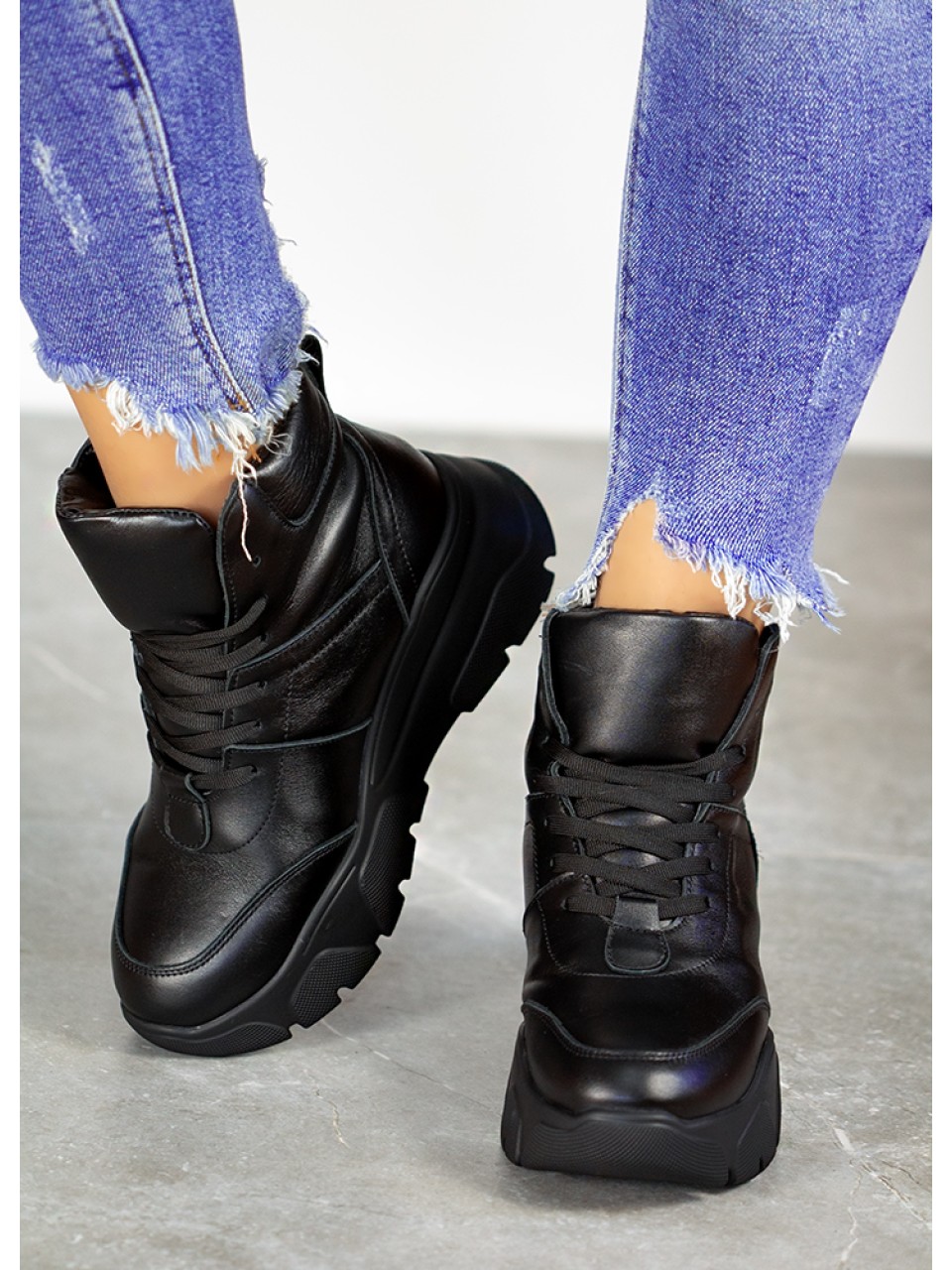 Жіночі шкіряні спортивні черевики (байка) чорного кольору 35108