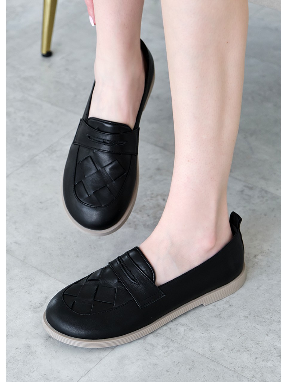 Жіночі шкіряні туфлі чорного кольору 35388