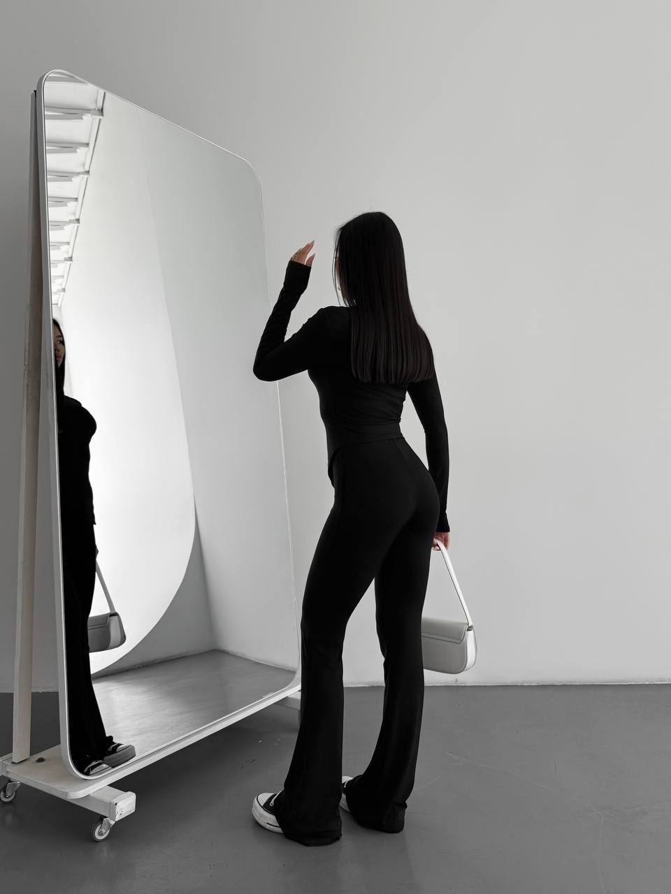 Женские штаны клеш на флисе черного цвета 35712