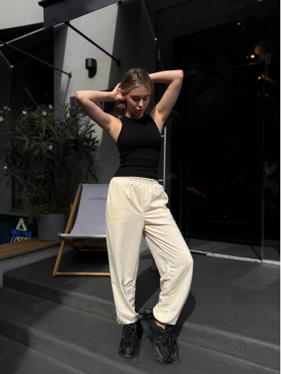 Жiночi спортивнi штани вiльного крою бежевого кольору 35132