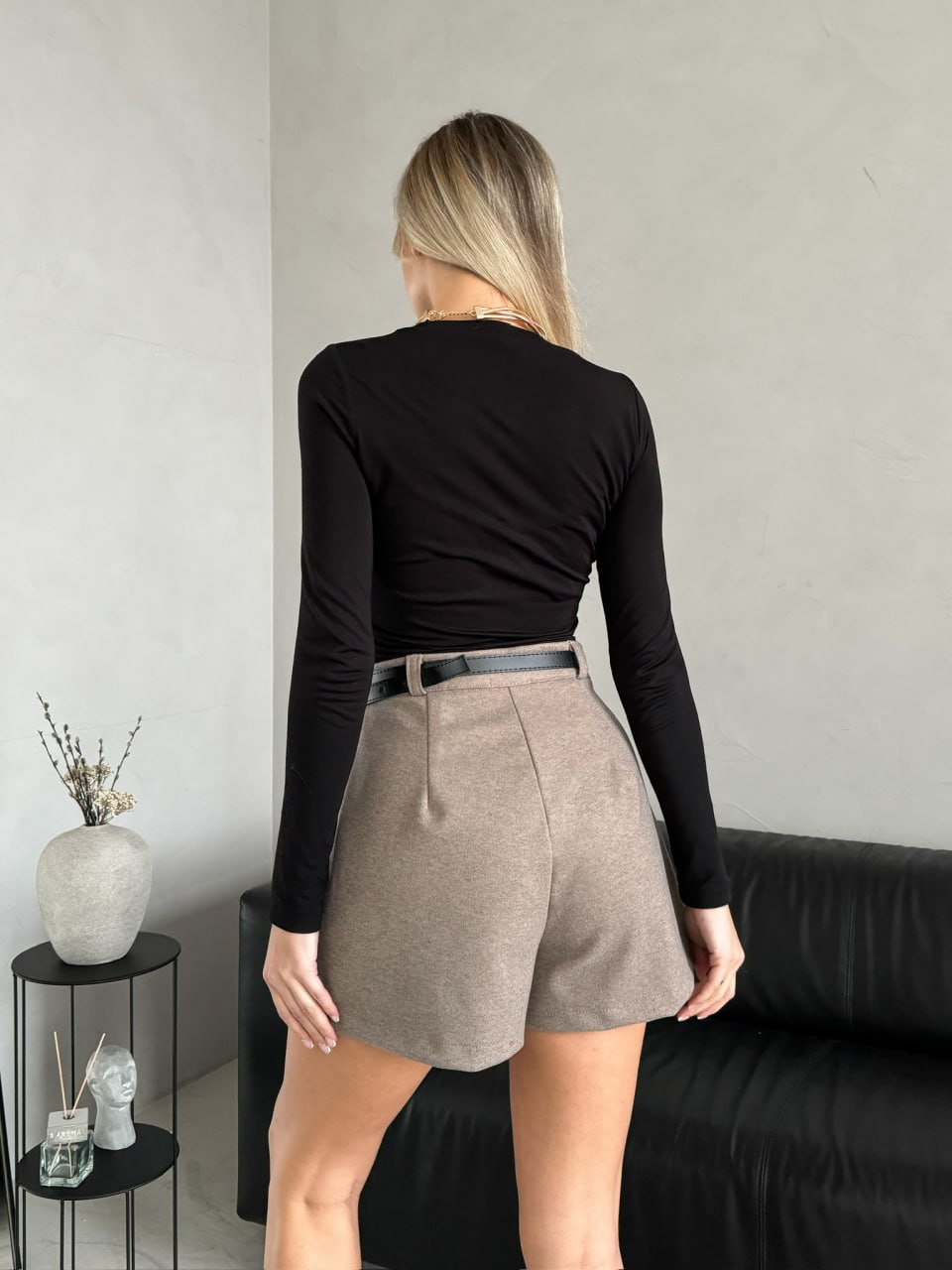 Жіночі теплi шорти бежевого кольору 35220