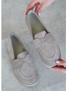 Жіночі туфлі з натуральної замші сірого кольору 35390