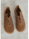 Жіночі туфлі на шнурівці з натуральної замші коричневого кольору 35395