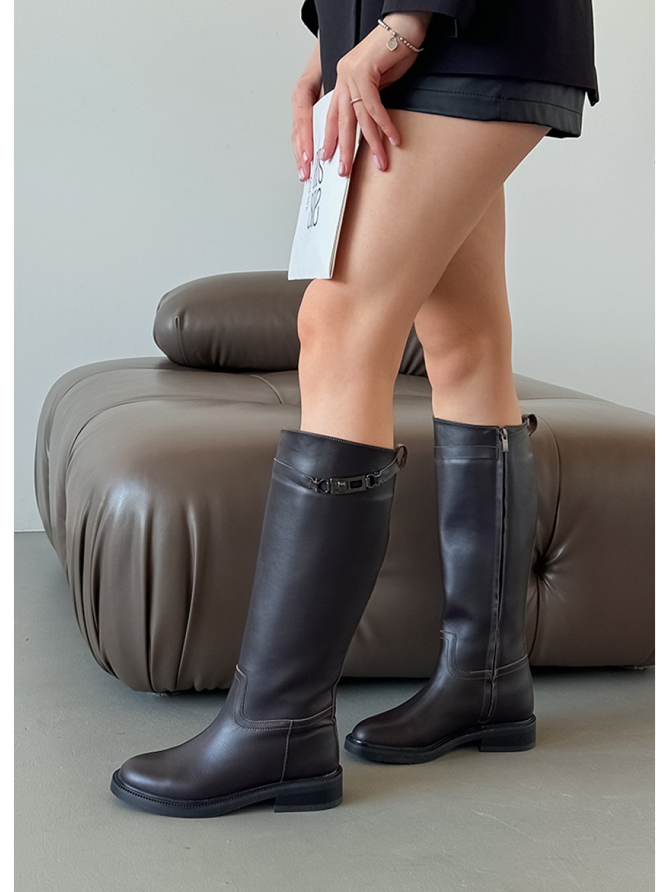 Жіночі шкіряні чоботи (Європейка) коричневого кольору 34857