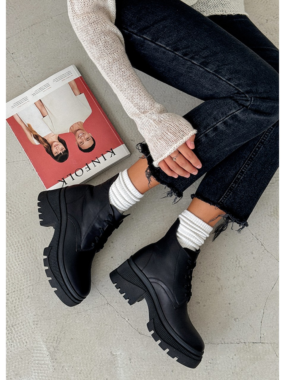 Женские кожаные ботинки на каблуке (байка) черного цвета 34969