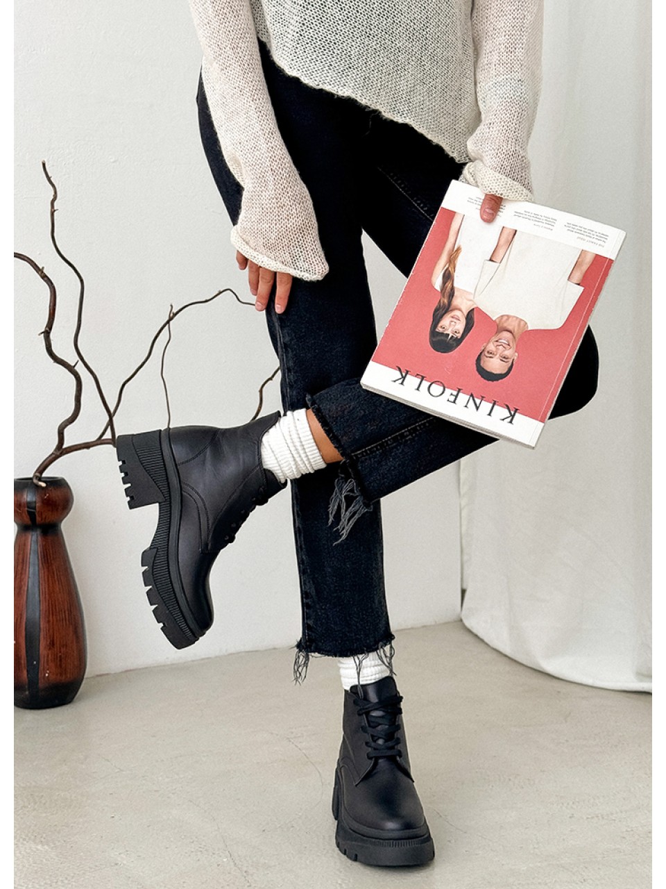 Женские кожаные ботинки на каблуке (байка) черного цвета 34969