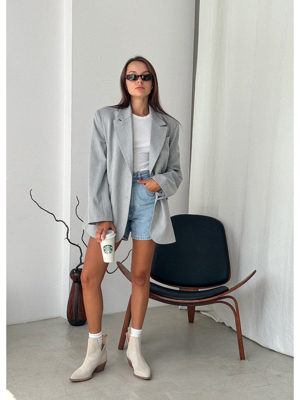 Женские ботинки замшевые казаки (байка) бежевого цвета 34931