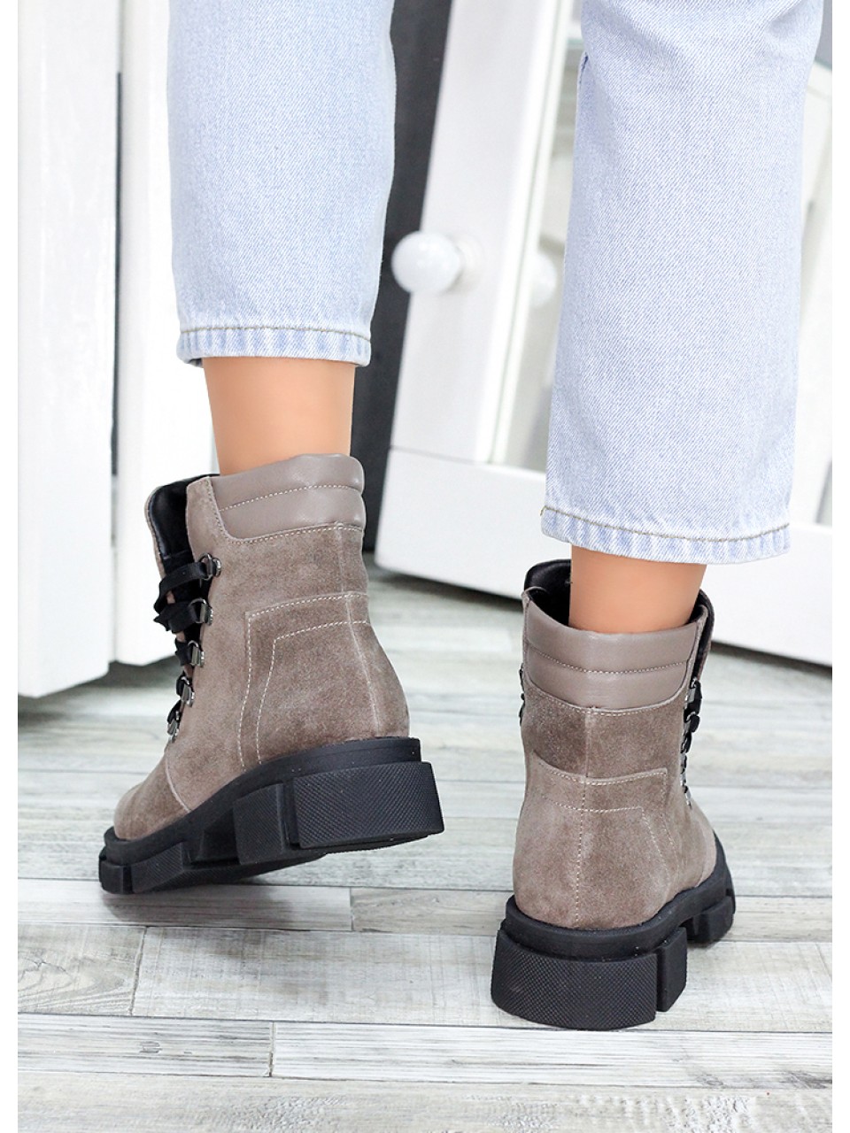 Жіночі замшеві черевики трапери (хутро) кольору лате 34830