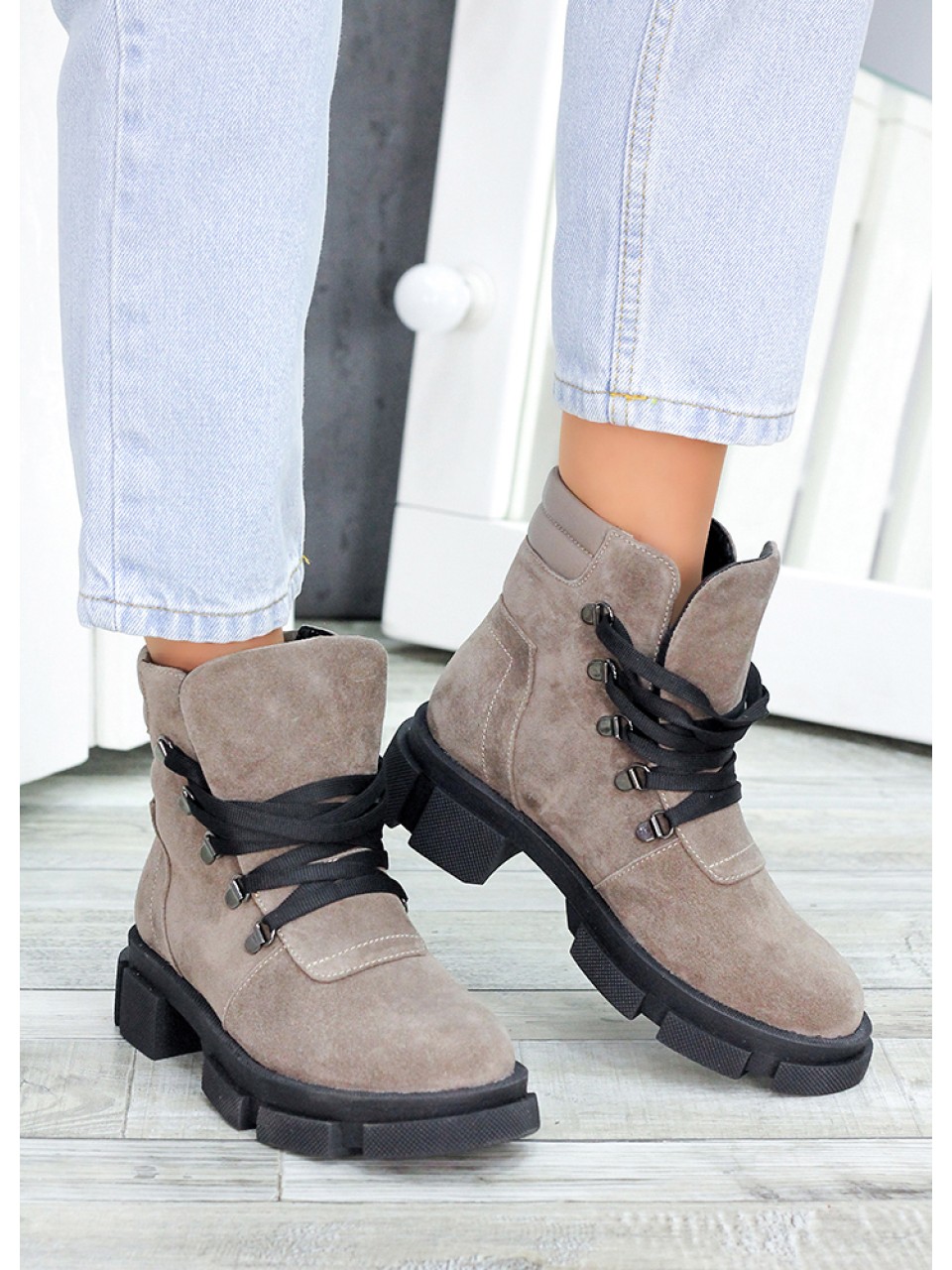 Жіночі замшеві черевики трапери (хутро) кольору лате 34830