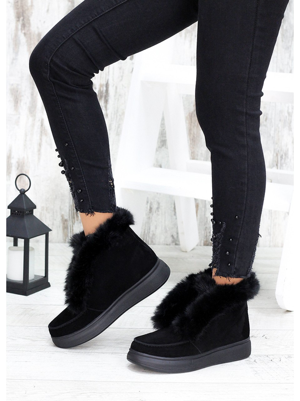 Жіночі замшеві короткі черевики (хутро) чорного кольору 34920