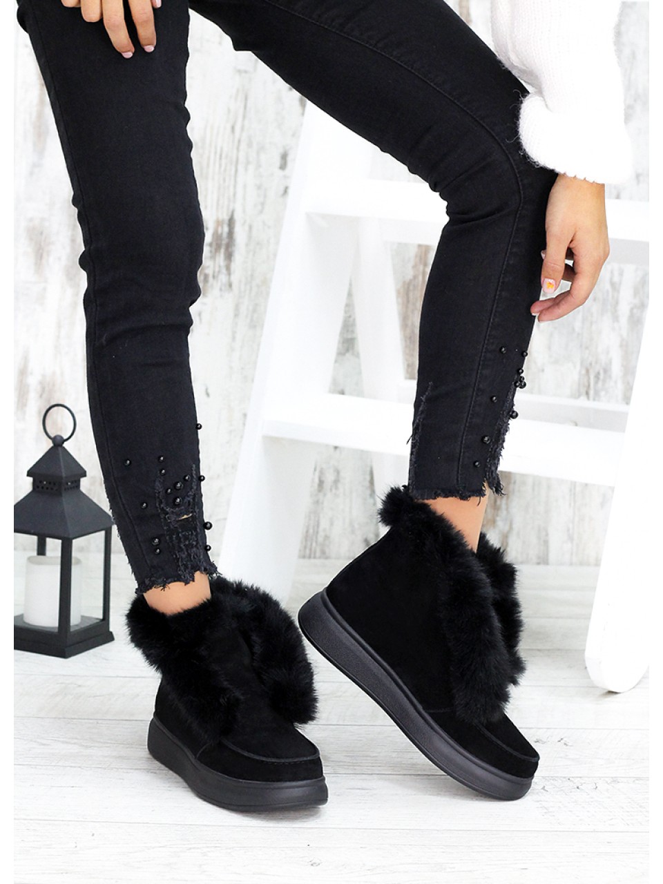 Жіночі замшеві короткі черевики (хутро) чорного кольору 34920