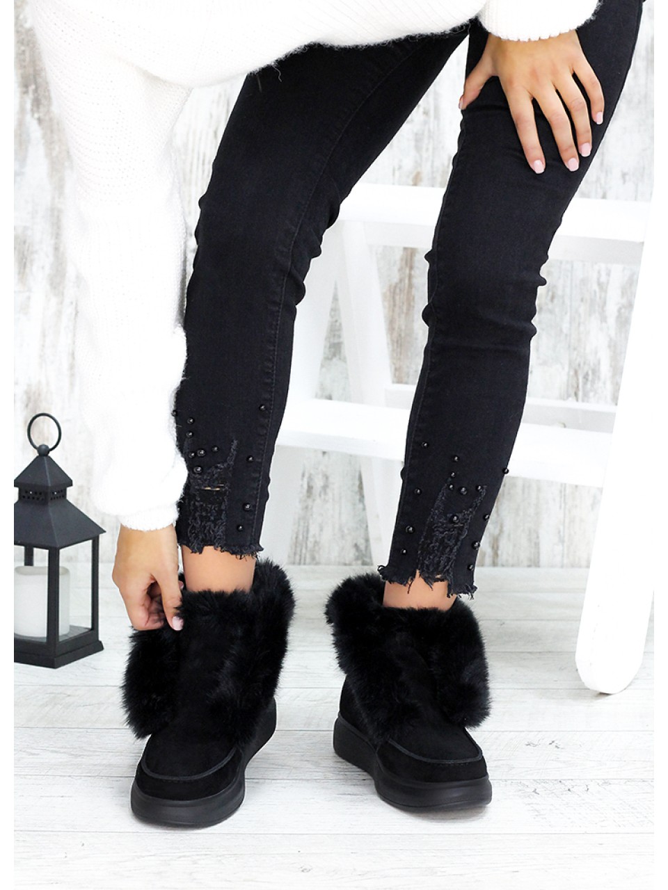 Жіночі замшеві короткі черевики (хутро) чорного кольору 34920