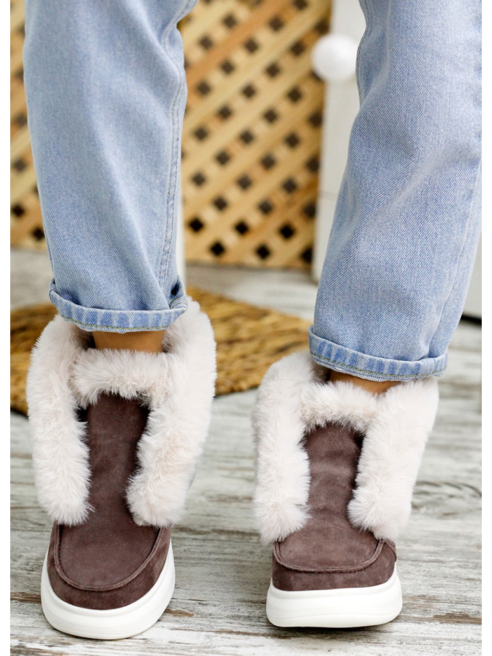 Женские замшевые короткие ботинки (мех) кофейного цвета 34925