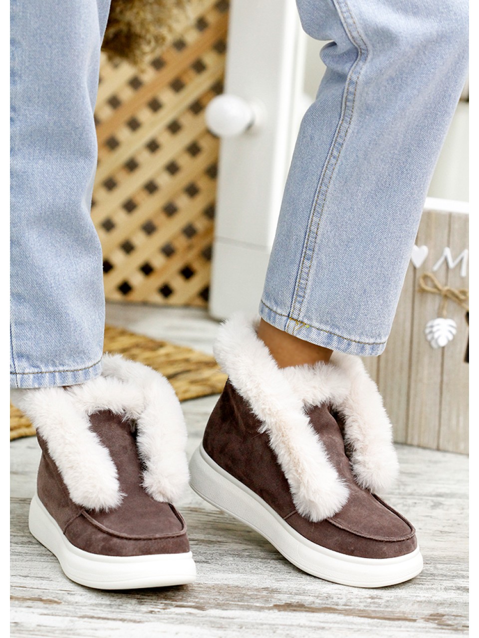 Женские замшевые короткие ботинки (мех) кофейного цвета 34925