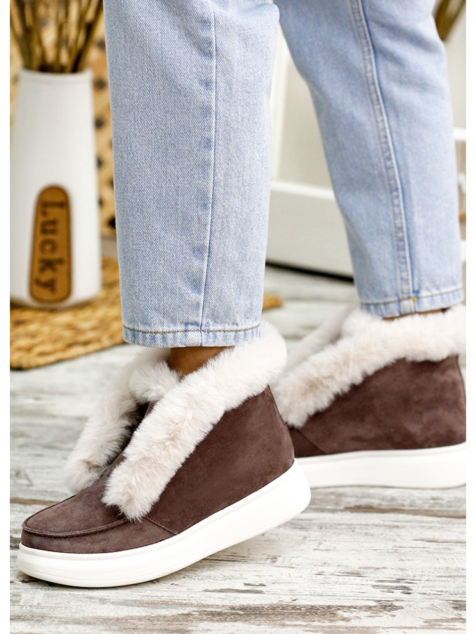 Женские замшевые короткие ботинки (мех) кофейного цвета 34925