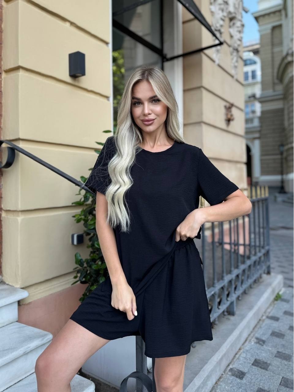 Женский базовый костюм с шортами черного цвета 33644