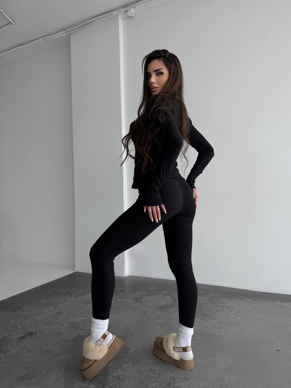Жіночий базовий термокостюм чорного кольору 35879