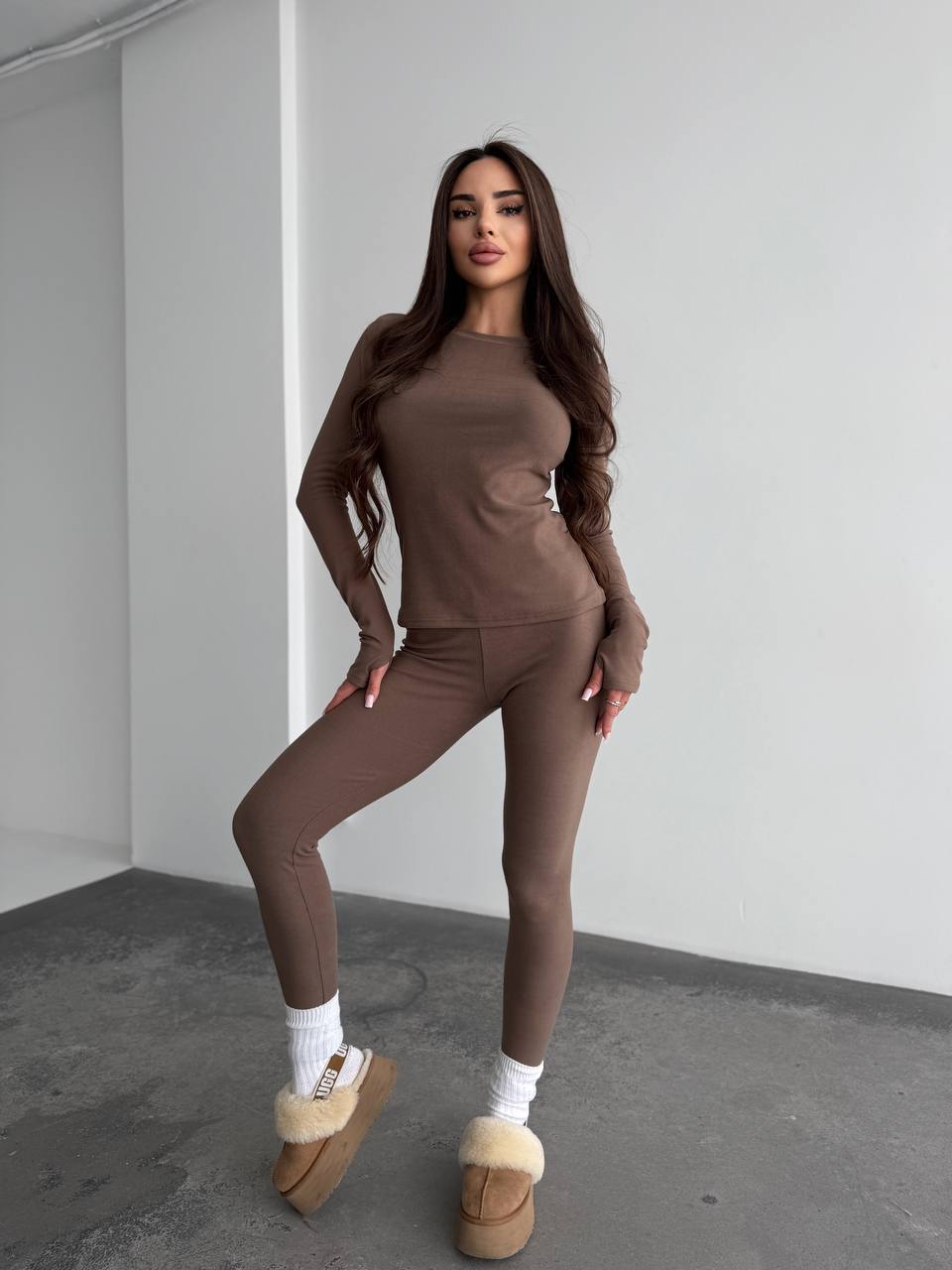 Жіночий базовий термокостюм кавового кольору 35880