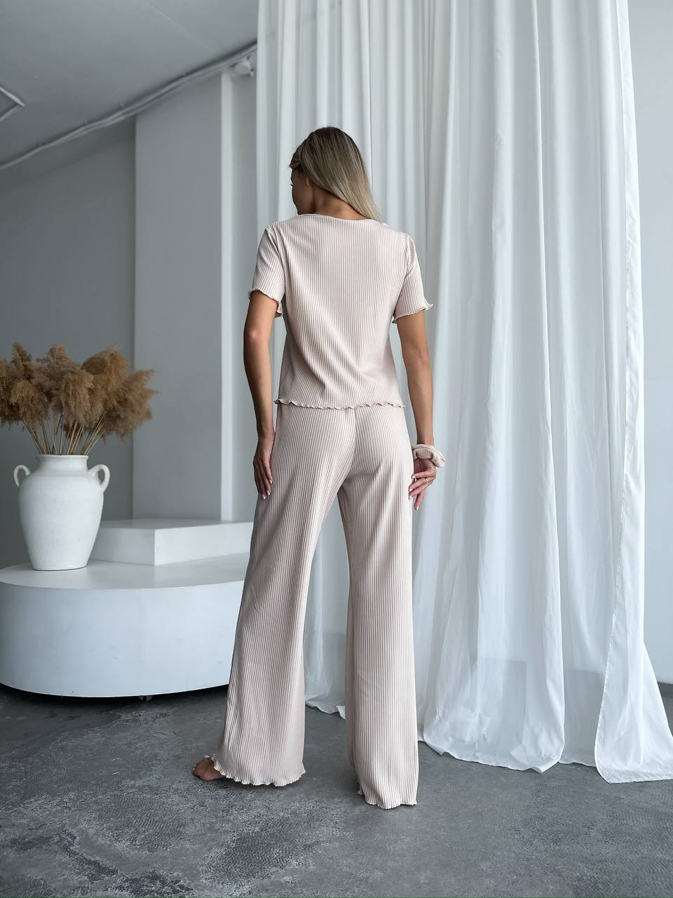 Женский домашний комплект тройка (топ+резинка+штаны) бежевого цвета 34011