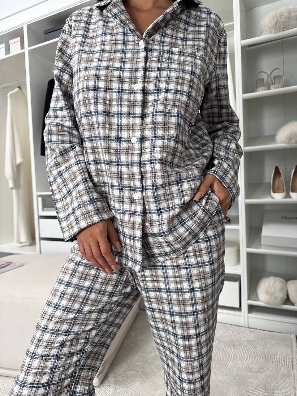 Жіночий домашній костюм в клiтину з фланелi сiрого кольору  35923
