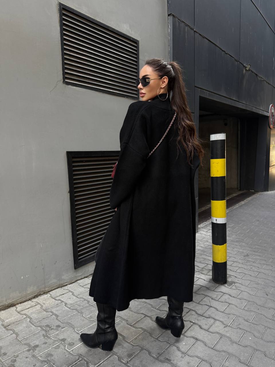 Женский длинный кардиган черного цвета 34621