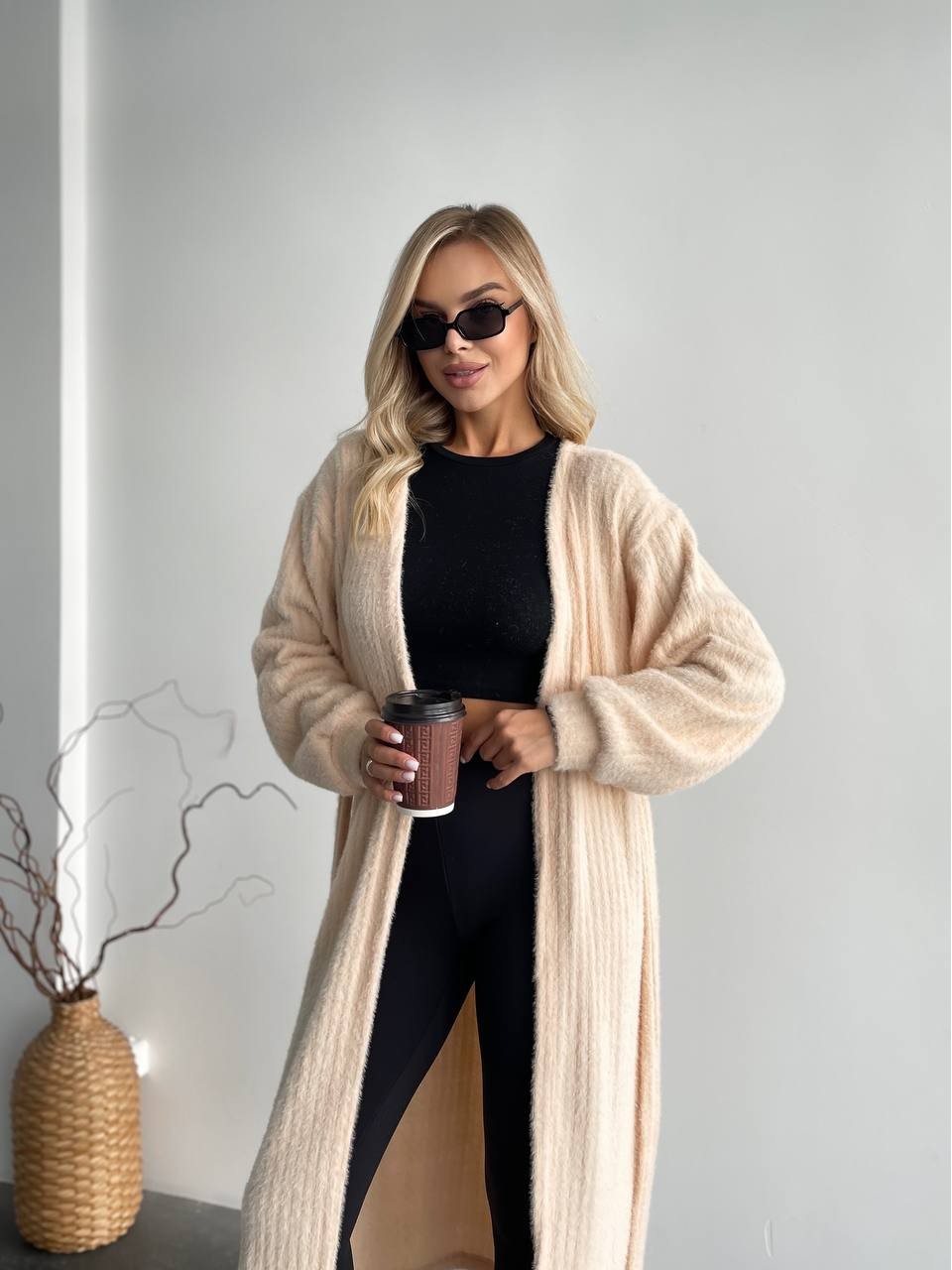 Женский длинный кардиган из альпаки бежевого цвета 35207