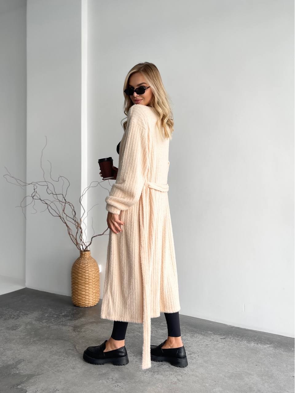 Женский длинный кардиган из альпаки бежевого цвета 35207