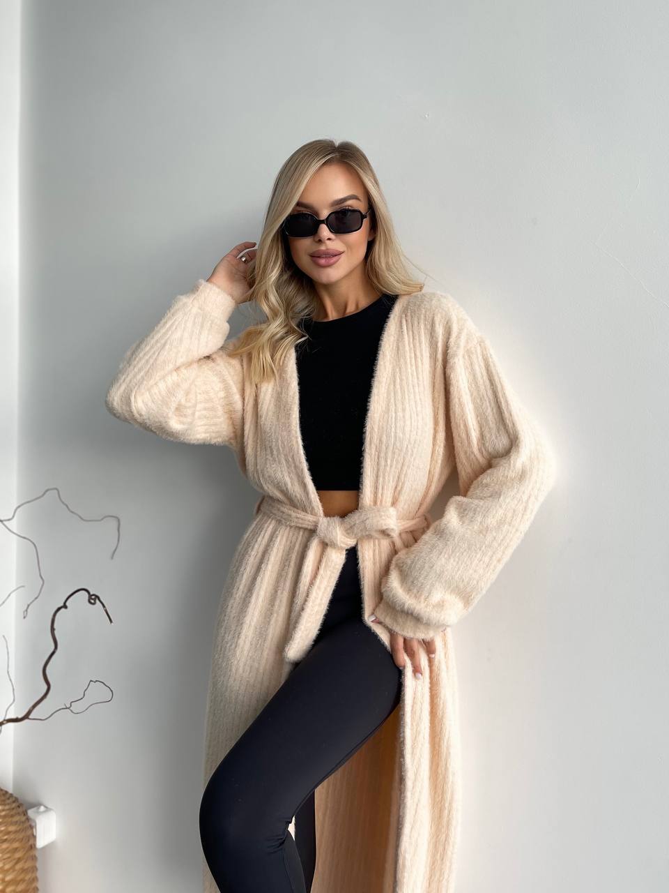 Женский длинный кардиган из альпаки бежевого цвета 35207