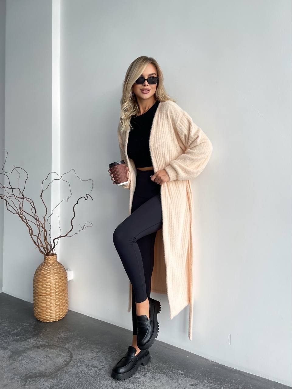 Женский длинный кардиган из альпаки бежевого цвета 35207